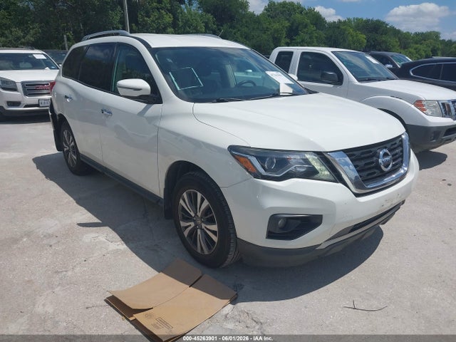 Salvage Nissan Pathfinder Image