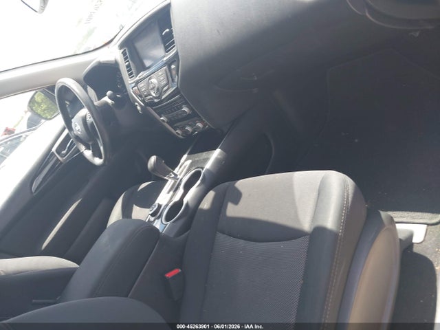 Nissan Pathfinder Sv