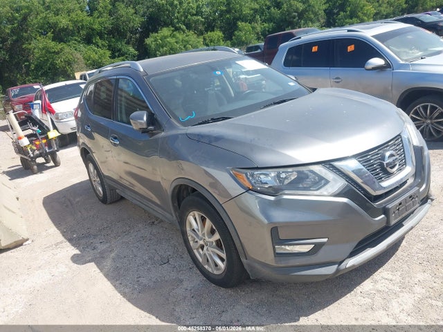 Salvage Nissan Rogue Image