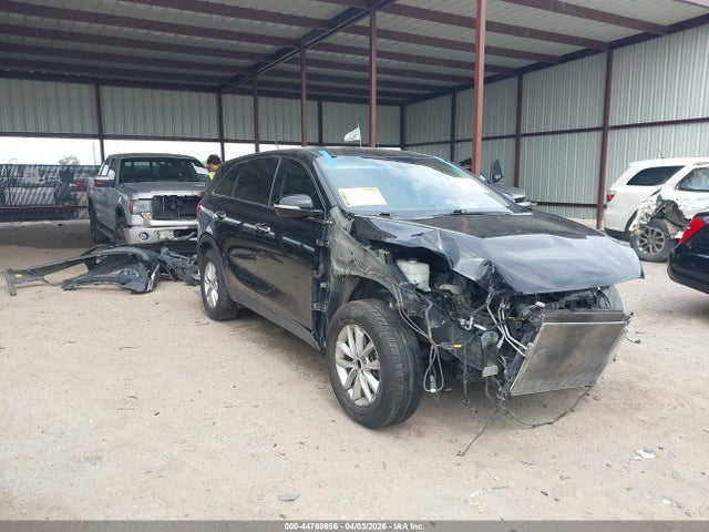 Salvage Kia Sorento Image