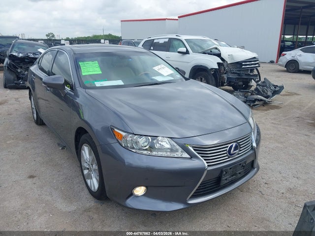 Salvage Lexus Es Image