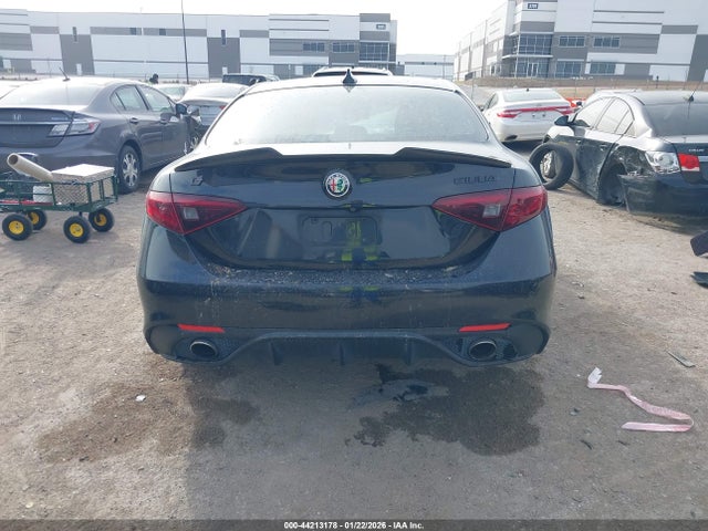 Alfa Romeo Giulia Ti Sport Awd