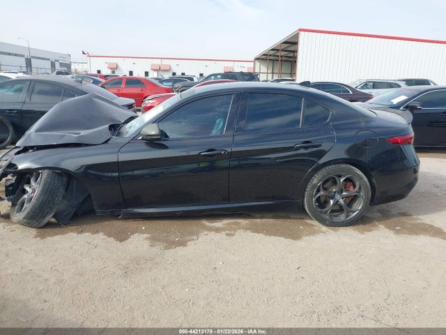 Alfa Romeo Giulia Ti Sport Awd