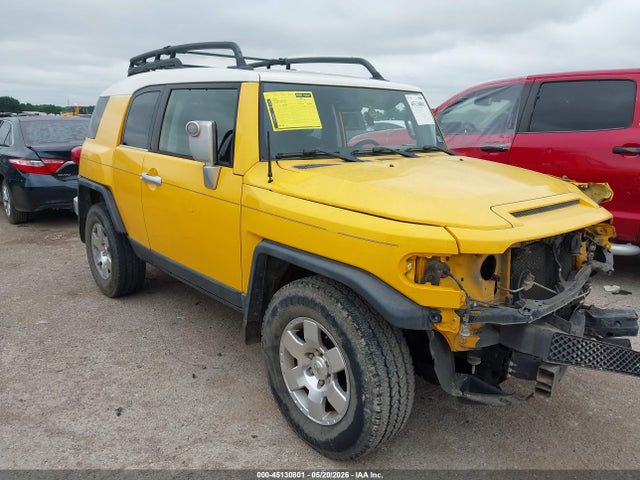 Salvage Toyota FJ Cruiser Image