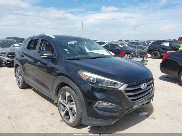 Salvage Hyundai TUCSON Image