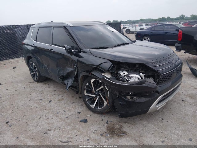 Salvage Mitsubishi Outlander Image