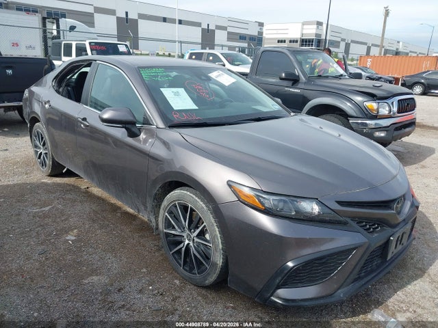 Salvage Toyota Camry Image