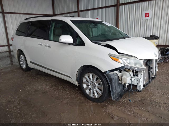 Salvage Toyota Sienna Image