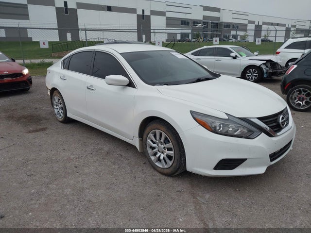 Salvage Nissan Altima Image