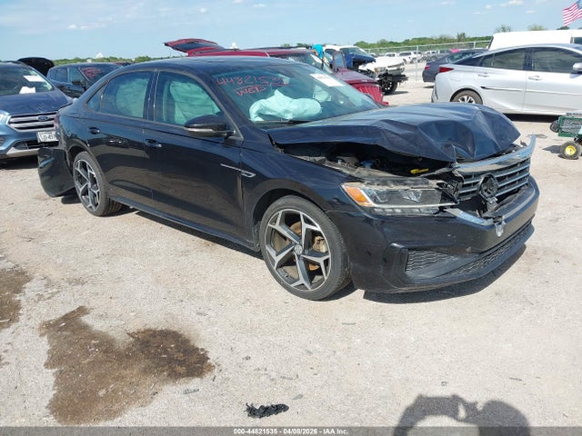 Salvage Volkswagen Passat Image