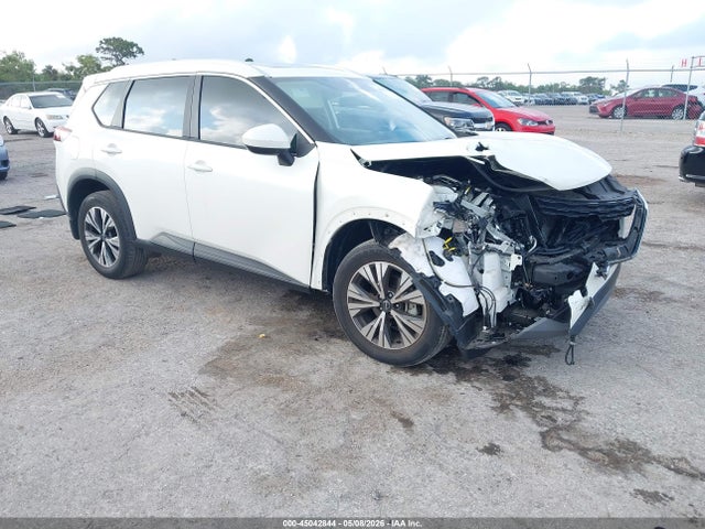 Salvage Nissan Rogue Image