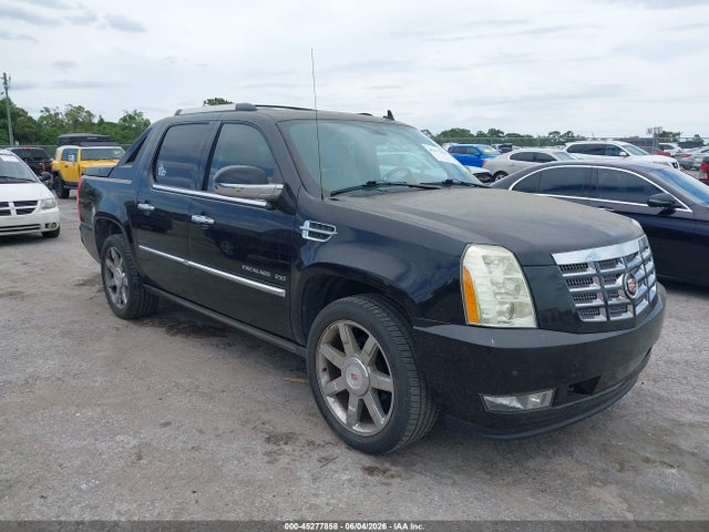 Salvage Cadillac Escalade Image