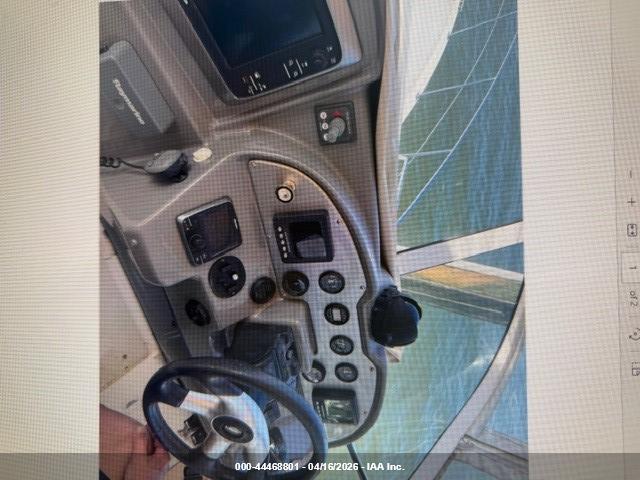 Cruisers Yachts 38