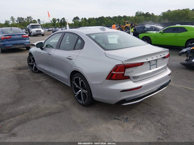 Volvo S60 B5 Plus Dark Theme