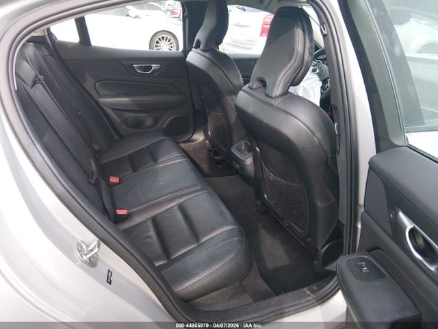 Volvo S60 B5 Plus Dark Theme