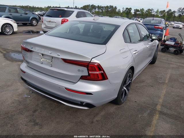 Volvo S60 B5 Plus Dark Theme