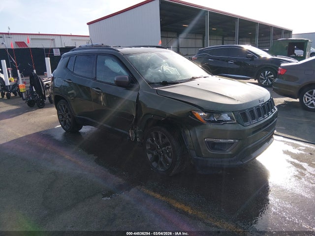 Salvage Jeep Compass Image
