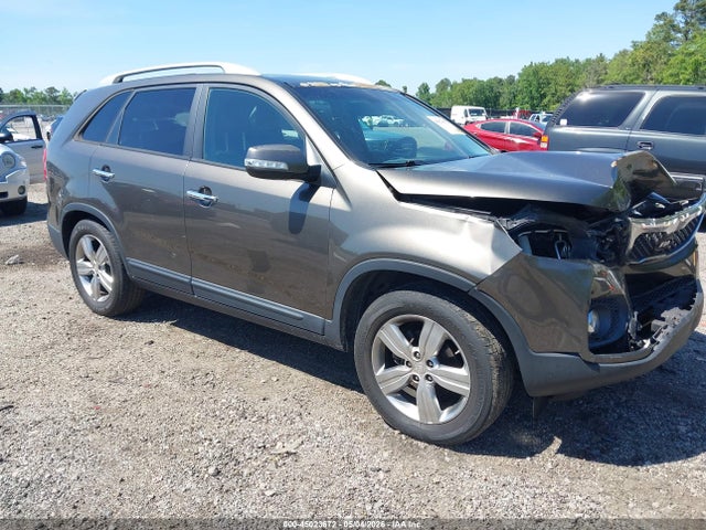 Salvage Kia Sorento Image