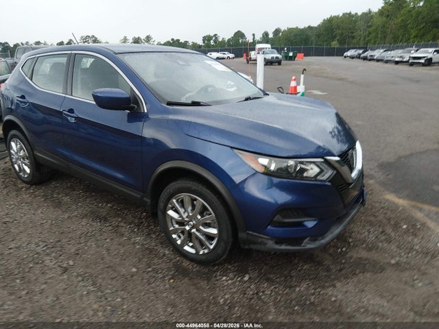 Salvage Nissan Rogue Image
