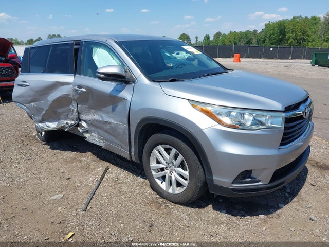 Salvage Toyota Highlander Image