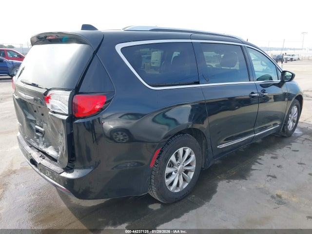 Chrysler Pacifica Touring L