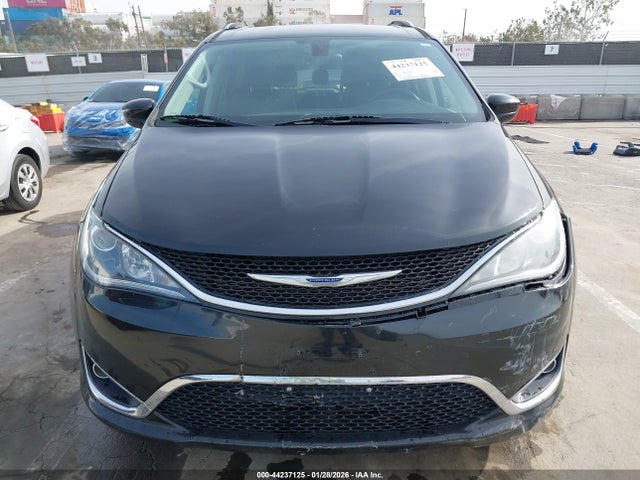 Chrysler Pacifica Touring L