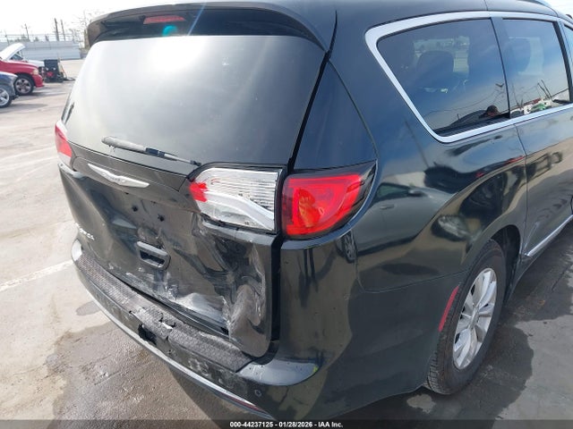 Chrysler Pacifica Touring L