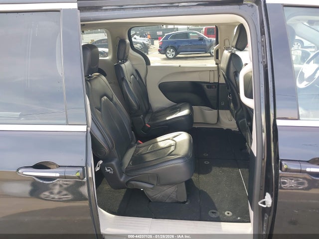 Chrysler Pacifica Touring L