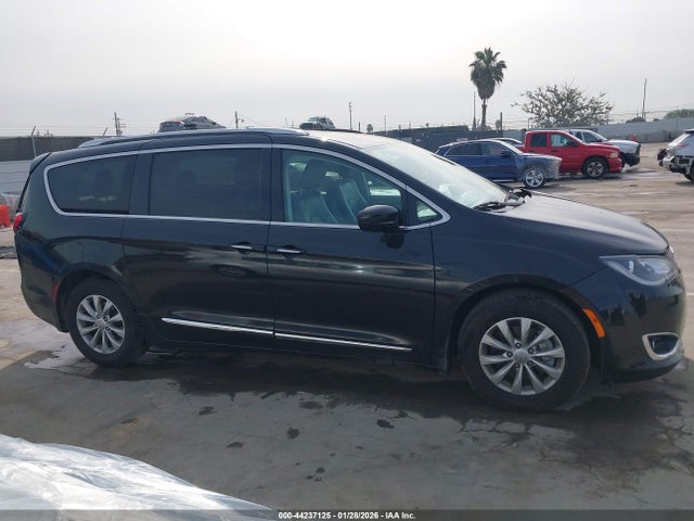 Chrysler Pacifica Touring L