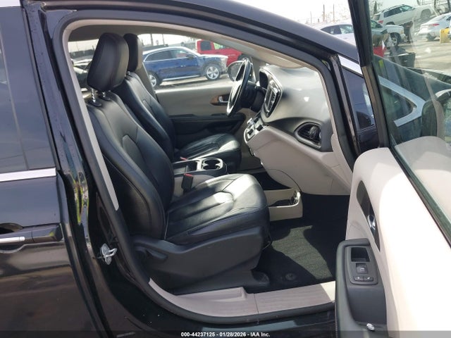 Chrysler Pacifica Touring L