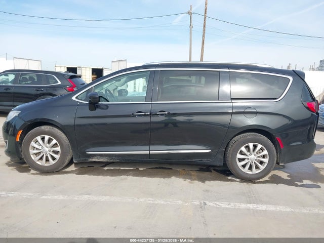 Chrysler Pacifica Touring L