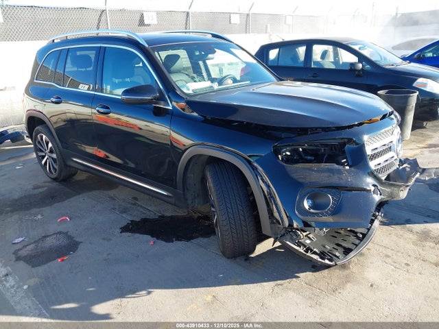 Salvage Mercedes-Benz GLB Image