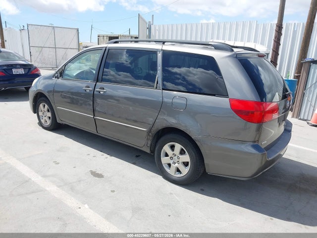 Toyota Sienna Le