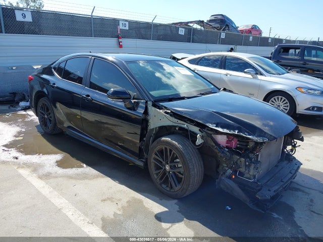 Salvage Toyota Camry Image