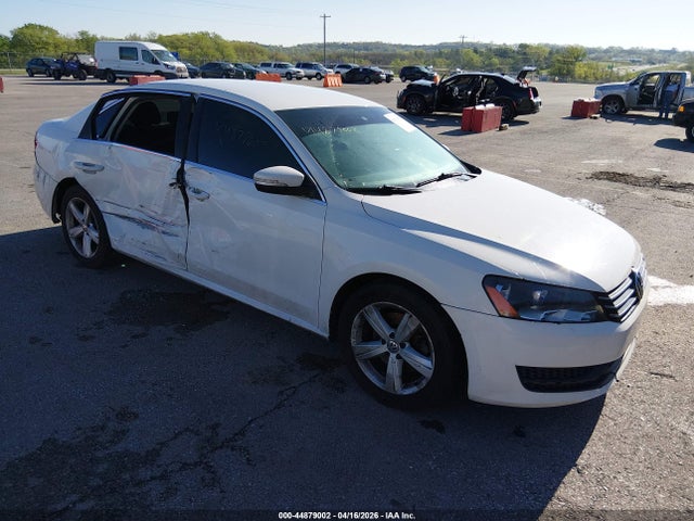 Salvage Volkswagen Passat Image