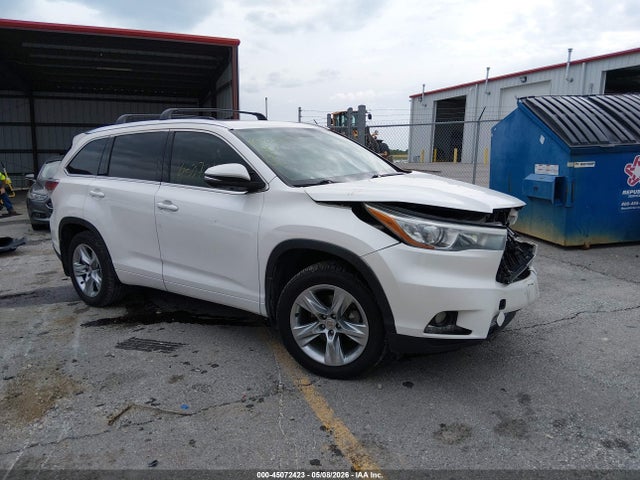 Salvage Toyota Highlander Image