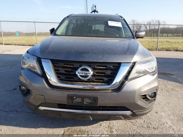 Nissan Pathfinder Platinum