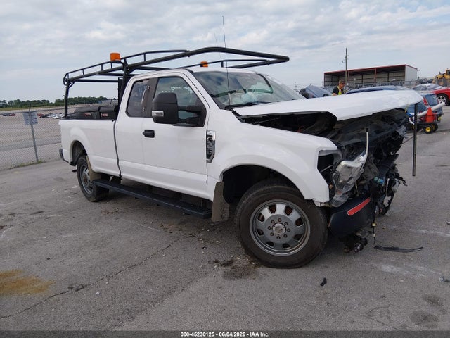 Salvage Ford F-350 Image
