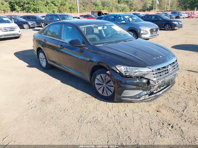 Salvage Volkswagen Jetta Image