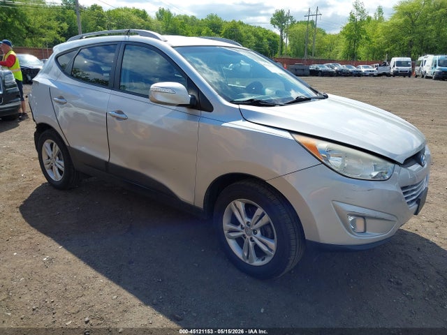 Salvage Hyundai TUCSON Image