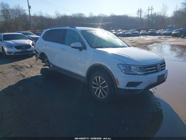 Salvage Volkswagen Tiguan Image