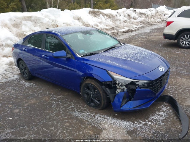 Salvage Hyundai ELANTRA Image