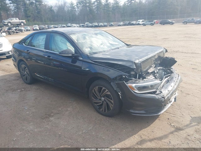 Salvage Volkswagen Jetta Image