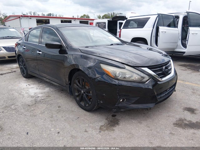 Salvage Nissan Altima Image