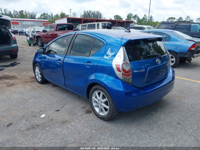Toyota Prius c Three