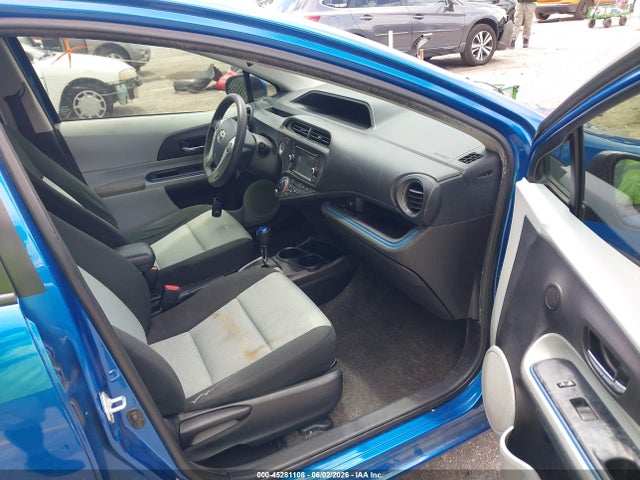 Toyota Prius c Three