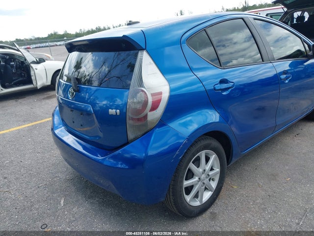 Toyota Prius c Three