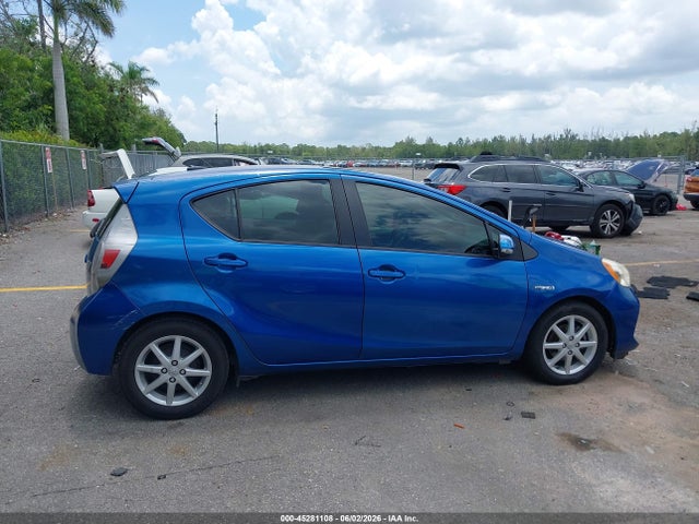 Toyota Prius c Three