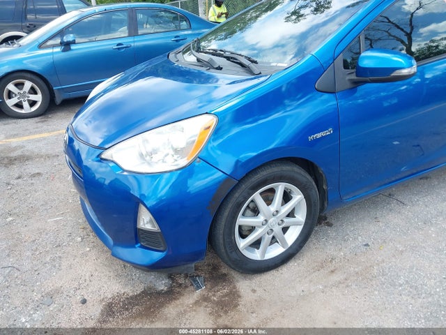 Toyota Prius c Three