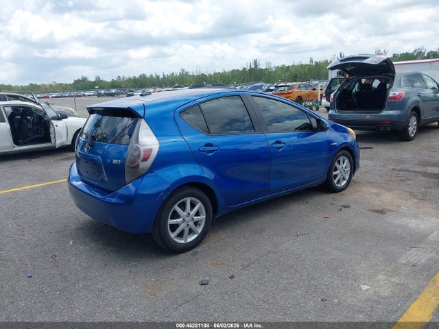 Toyota Prius c Three